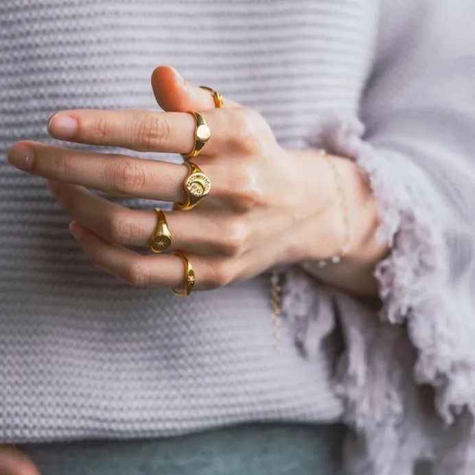 Minimal Signet Ring Gold