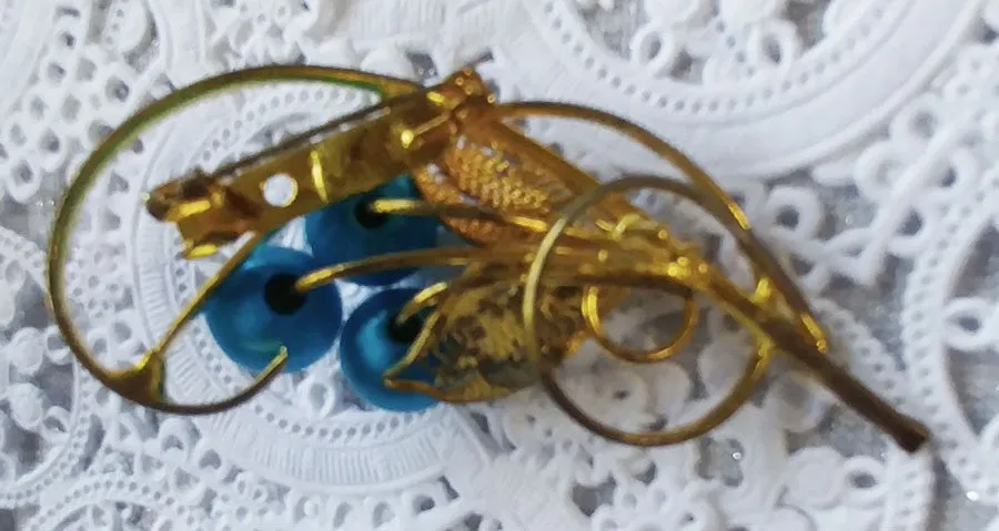 *VINTAGE TURQUOISE SATIN RHINESTONE FLOWERS GOLD TONE PIN / BROOCH